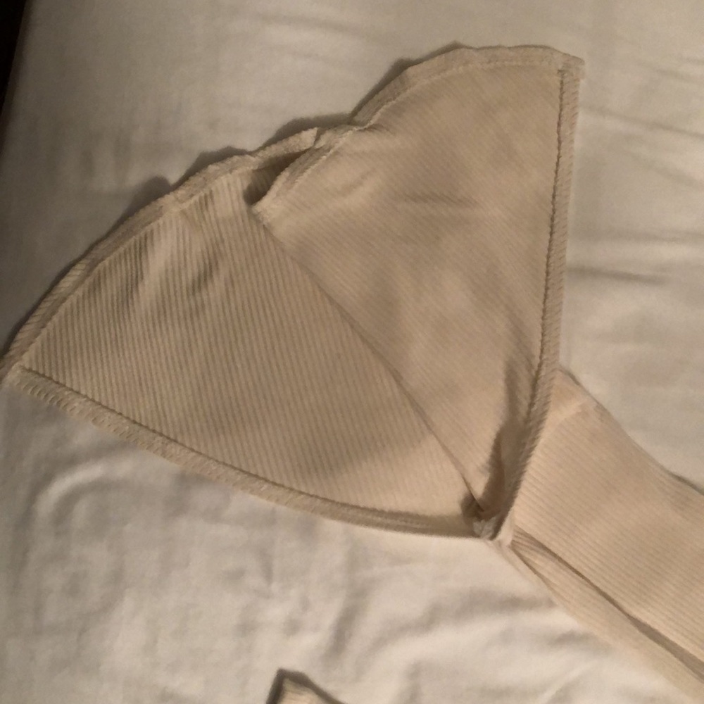 Off shoulder bell sleeve top - Picture 4 of 4